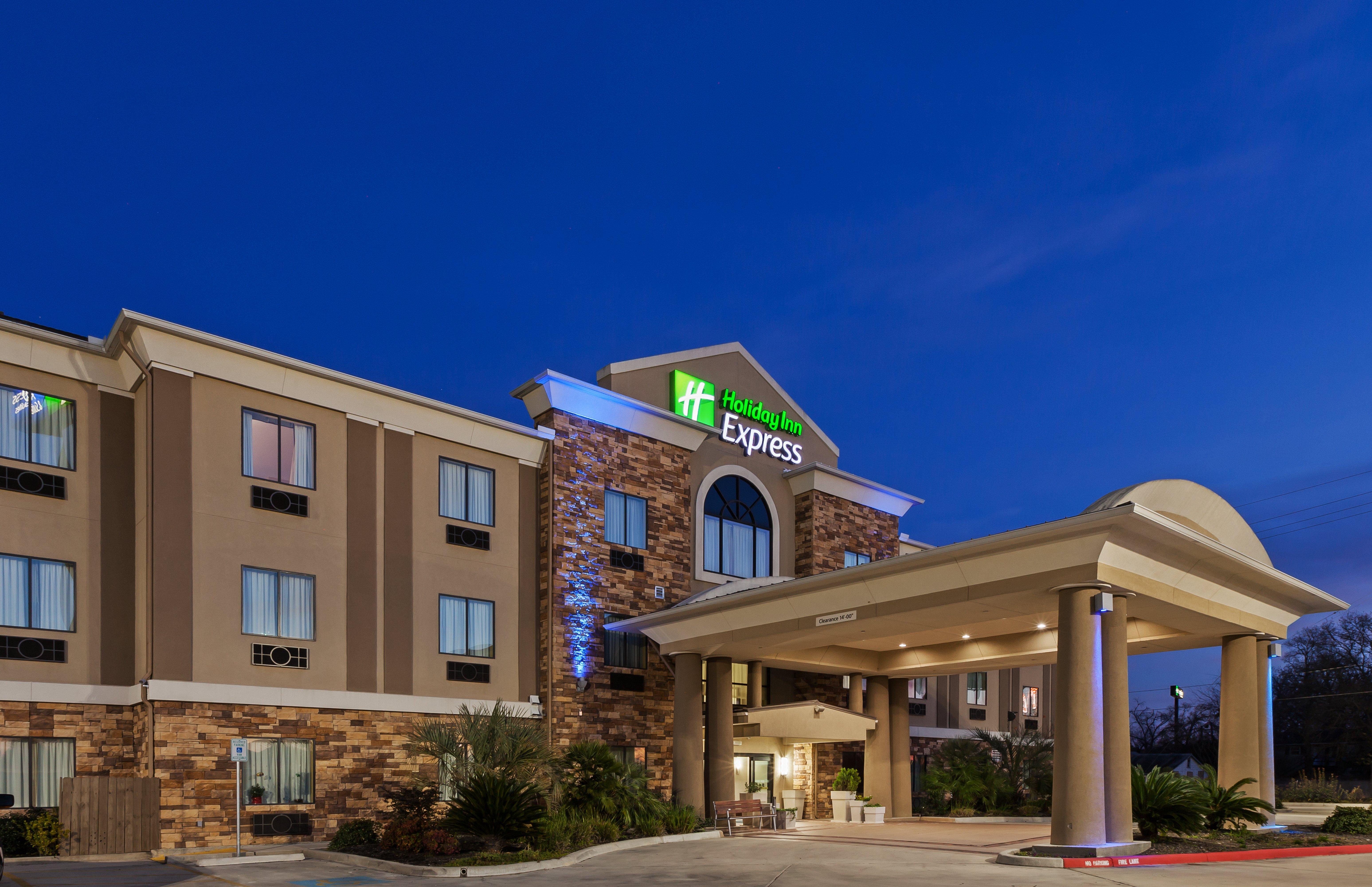 Holiday Inn Express & Suites Cleveland By Ihg Exterior foto