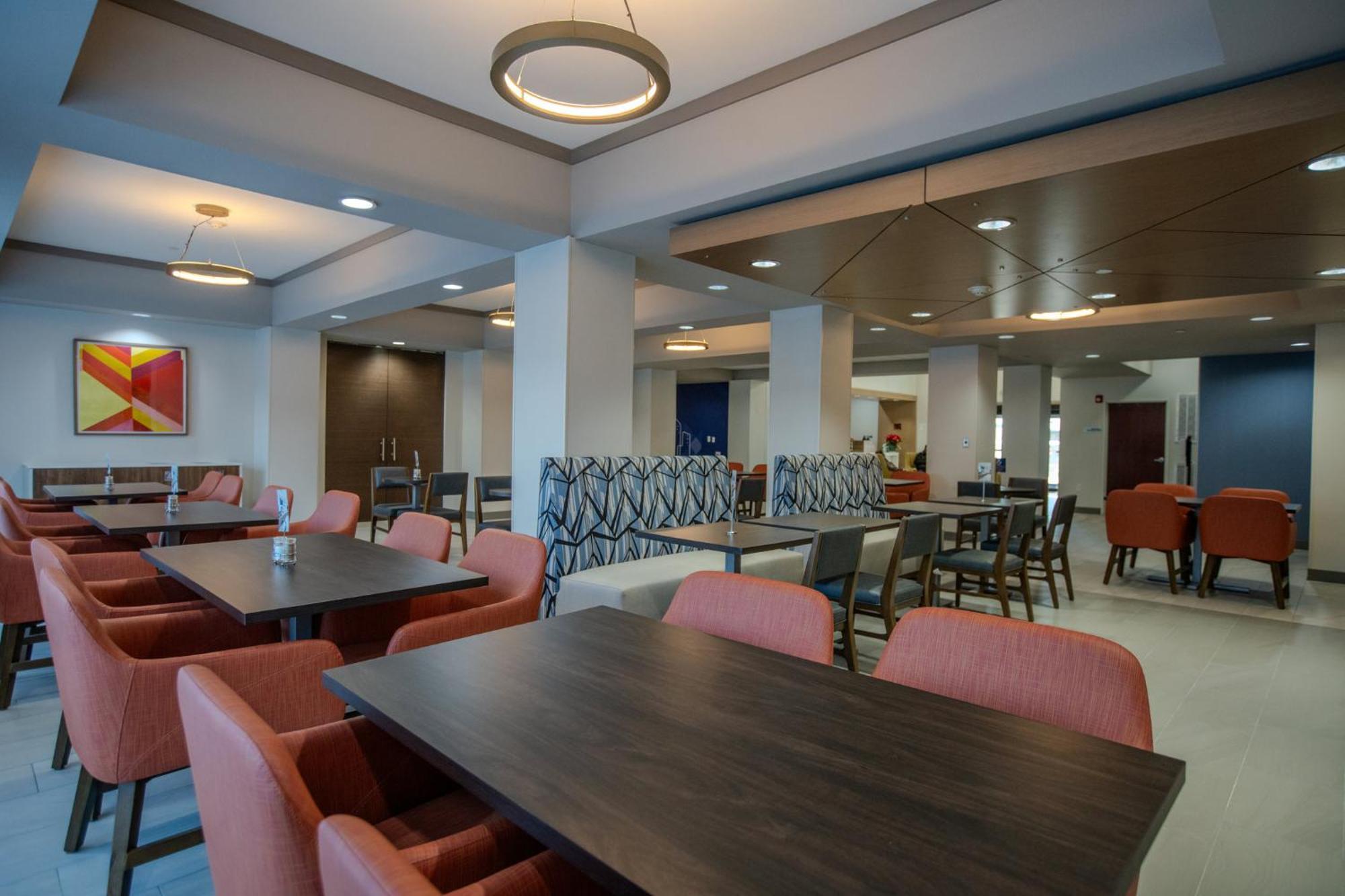 Holiday Inn Express & Suites Cleveland By Ihg Exterior foto
