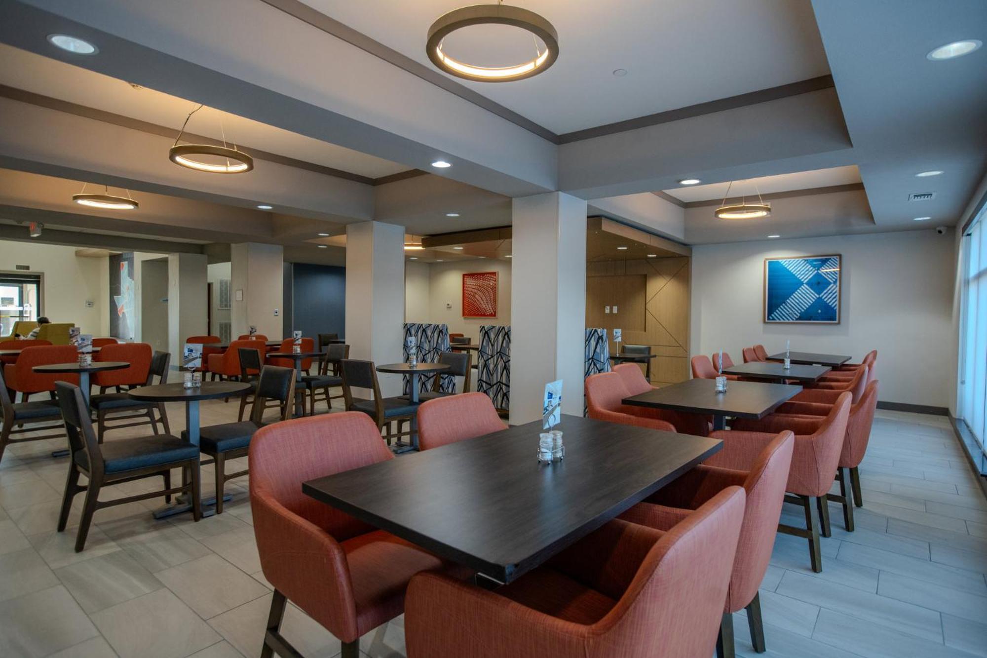Holiday Inn Express & Suites Cleveland By Ihg Exterior foto