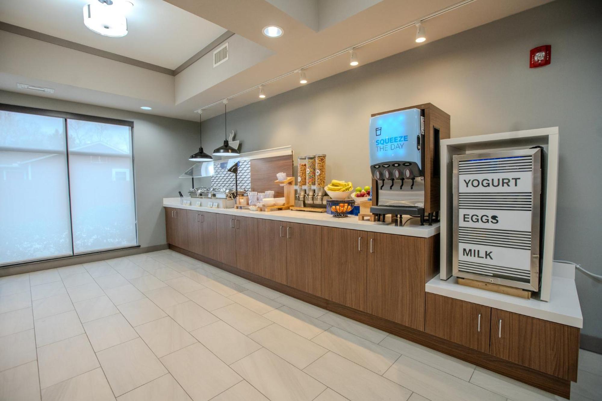 Holiday Inn Express & Suites Cleveland By Ihg Exterior foto