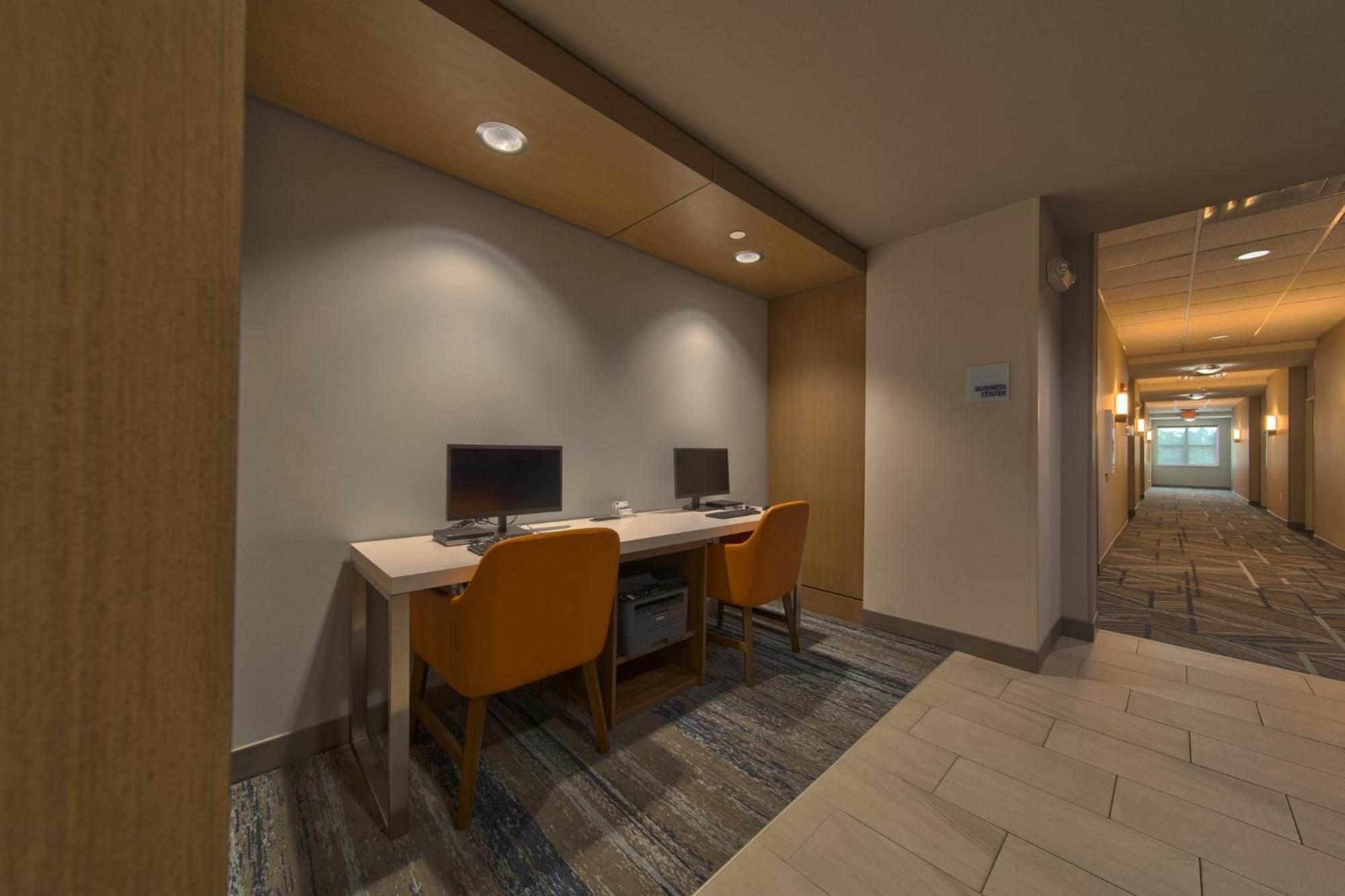 Holiday Inn Express & Suites Cleveland By Ihg Exterior foto